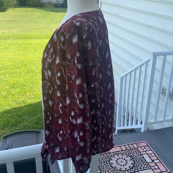 West K Veronica  abstract snake printed Tie  Front 3/4 sleeve Top Small NWOT - Picture 9 of 10